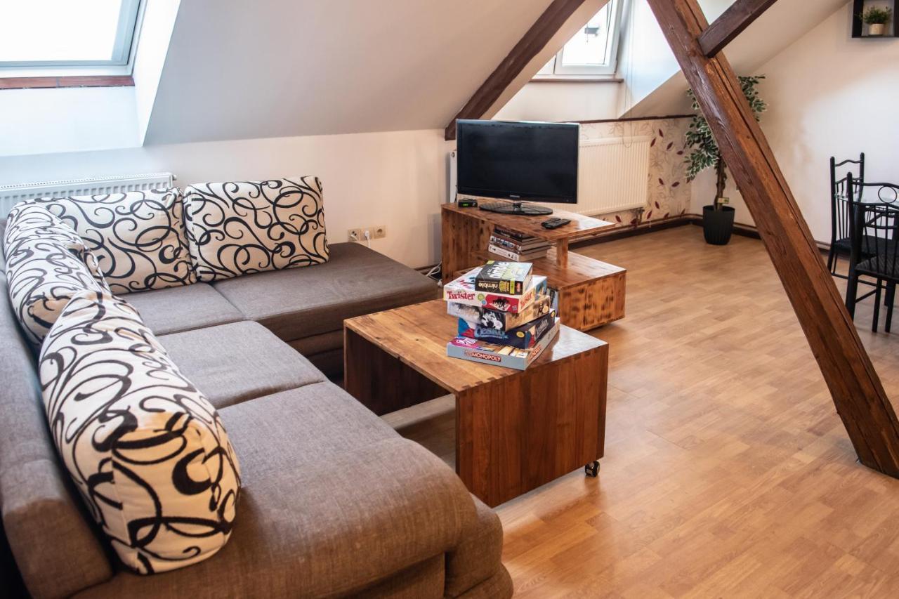 Podkrovni Apartman S Vyhledem Na Namesti Lomnice nad Luznici Luaran gambar