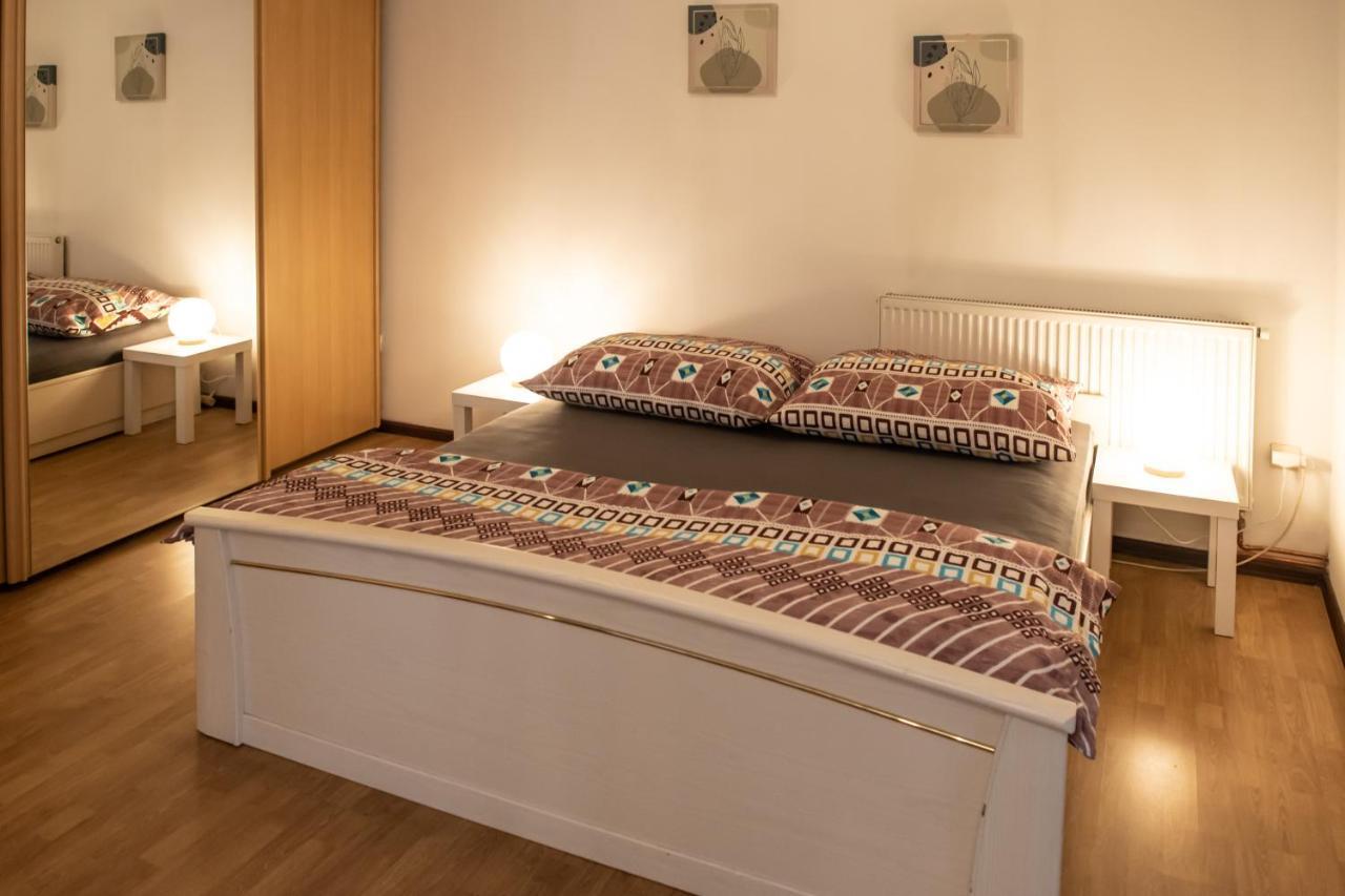 Podkrovni Apartman S Vyhledem Na Namesti Lomnice nad Luznici Luaran gambar