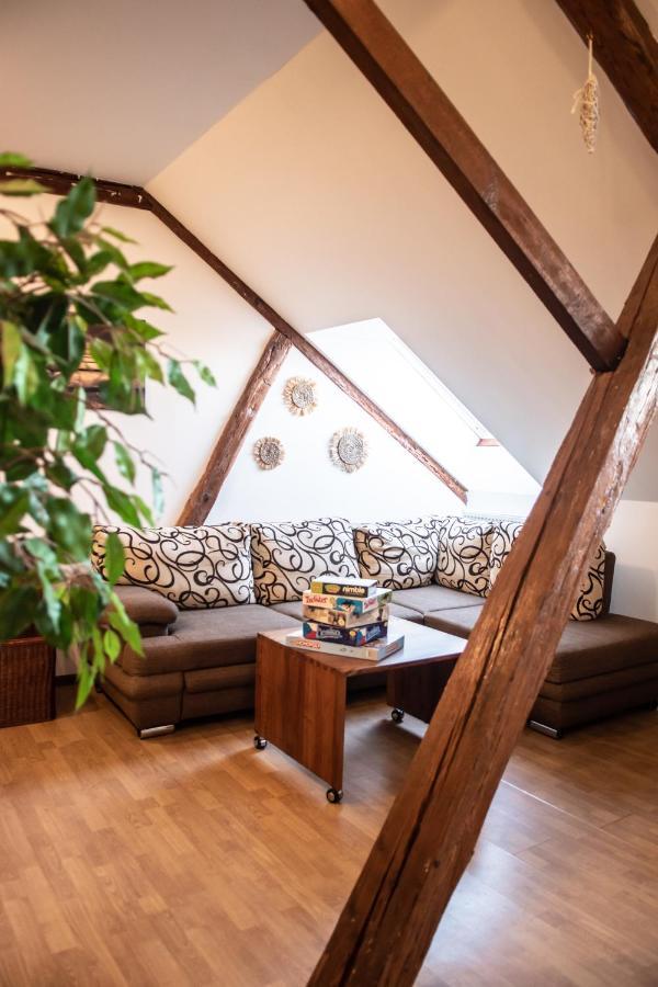 Podkrovni Apartman S Vyhledem Na Namesti Lomnice nad Luznici Luaran gambar